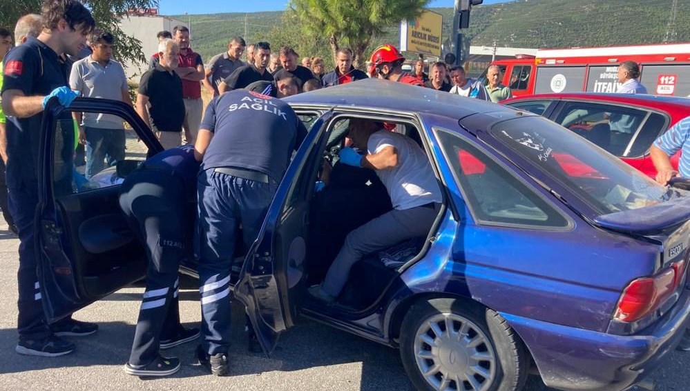 muglada araclar birbirine girdi trafik isiklari arizalandi iddiasi L9wJgN6Y