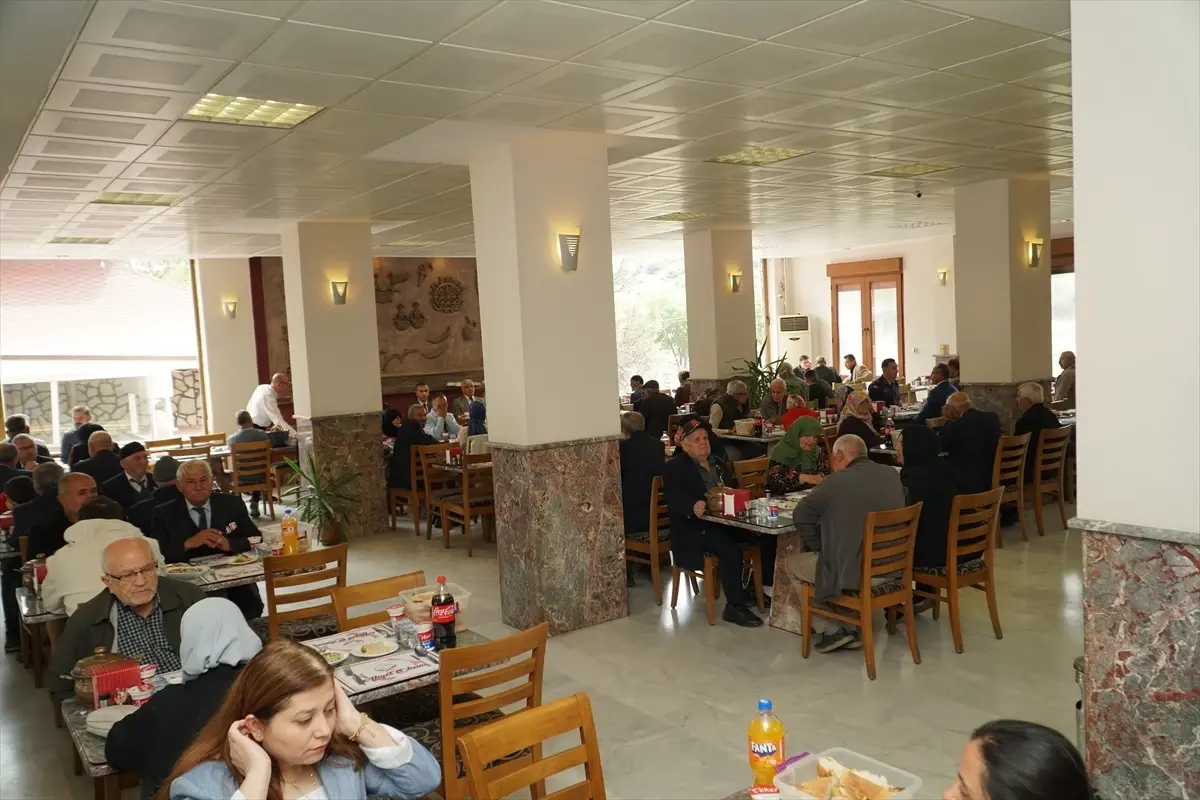 osmancikta 19 eylul gaziler gunu kutlandi KWlzpmOG