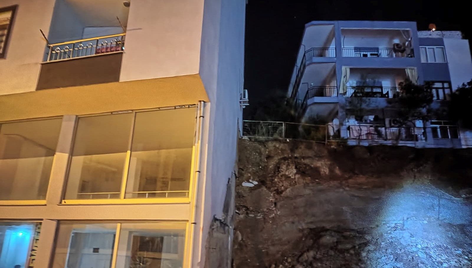 antalyada toprak kaymasi bir ev tahliye edildi SFy2hsOD