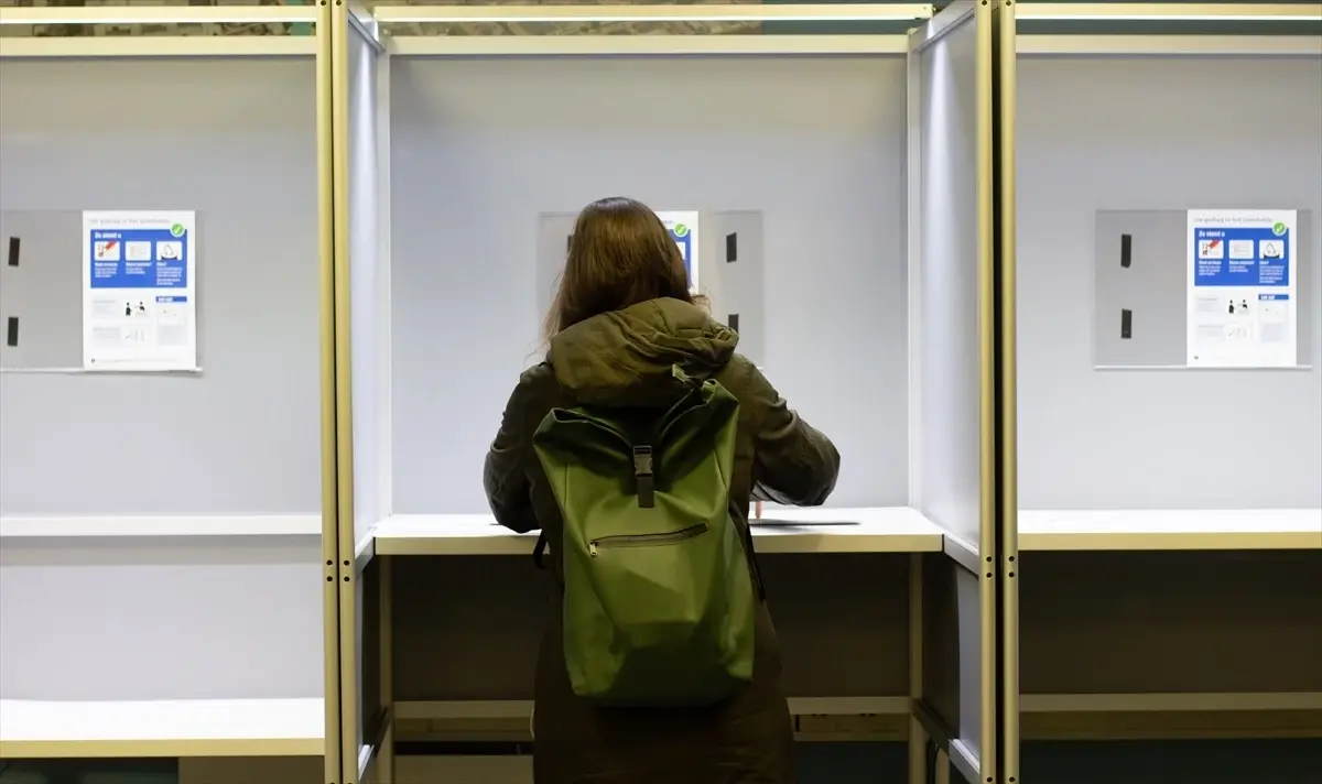 hollanda genel secimleri basladi CdmHEpeg.jpg