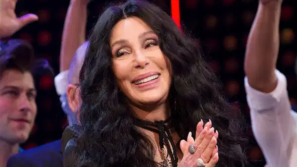 cher yaslanmaktan nefret ediyorum vaEdNFVa.jpg