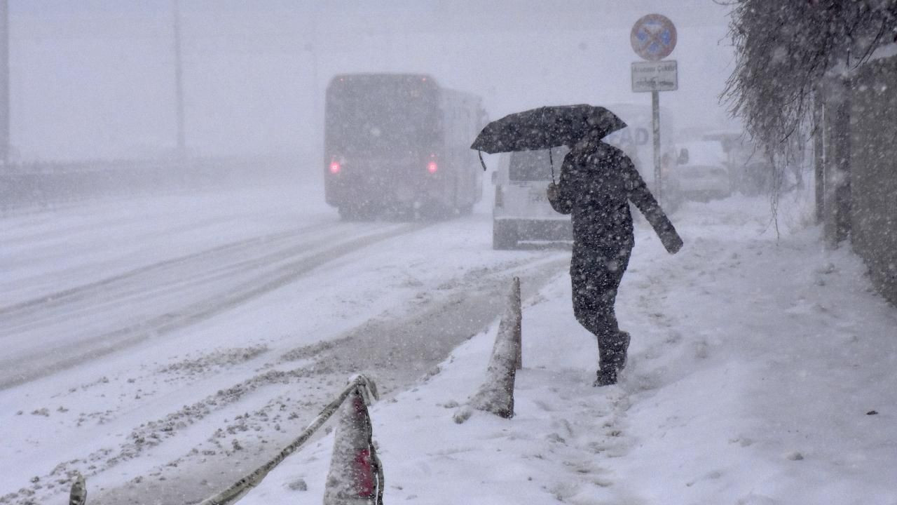 Meteoroloji'den Turuncu ve Sarı Kodlu Uyarı: Bazı İllere Kar, Sel, Yıldırım, Hortum ve Tipi Alarmı