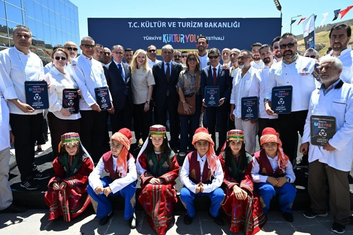 Van’da dokuz gün sürecek kültür, sanat ve lezzet şöleni başladı
